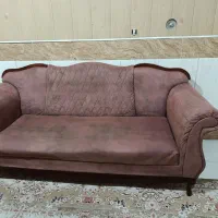 یک عدد مبل سه نفره