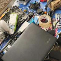 یک عدد لپ تاپ در حد نو