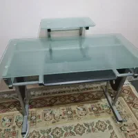 میز کامپیوتر شیشه ای