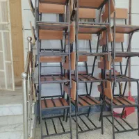 صندلی و قفسه دانشجویی