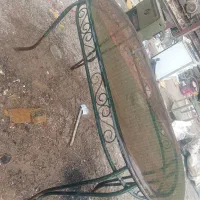 یک عدد میز آهنی