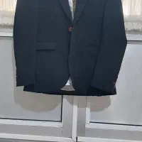 کت وشلوار مشکی همراه با کراوات و کفش