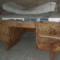 میز فلزی محکم