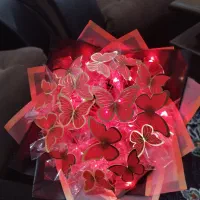 بوکت پروانه ای قرمز