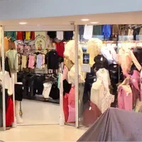 فروشنده خانم پوشاک شیفت عصر