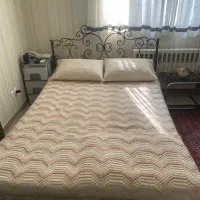 تخت فر فورژه به همراه میز و قاب اینه فرفورژه