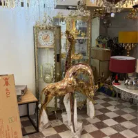 حراج بوفه برنزی ساعت برنزی‌ و یک جفت مجسمه زرافه