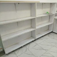 فروش قفسه کامل و میز مغازه همراه با ویتیرین