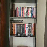 کتابخانه زیبا و جا دار