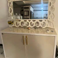 آیینه و کنسول
