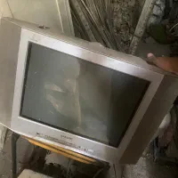 دو عدد تلویزیون رنگی قدیمی