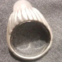 گمشده. یک انگشتر .عکس آگهی نمایشی است