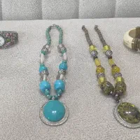 تعدادی زیور آلات هندی