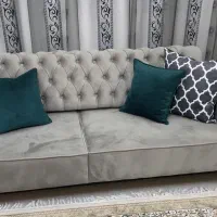 دوعدد کاناپه چستر لمسه تختخواشو بامیزوآینه کنسول