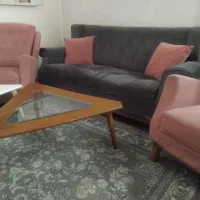 مبل راحتی پارچه ترک همراه بامیز‌وسط ویکعدد عسلی