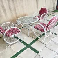 صندلی و میز در حد نو