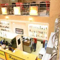 کارگر فست فود نیم شیفت