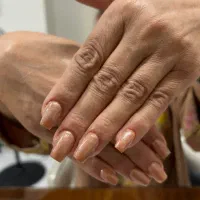 خدمات کاشت و ترمیم ناخن ۱۰ درصد تخفیف به مدت محدود