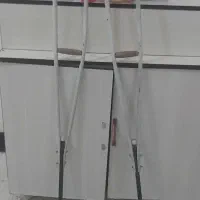 عصایی زیر بغل