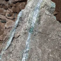 سنگ مس با رگه بسیار قوی قلع