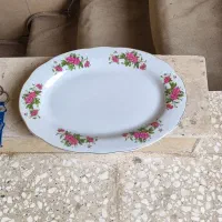 باسلام دو‌ تا عدد دیس گل سرخ ویک عدد میوه خوری