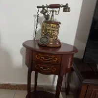 تلفن و میز تلفن
