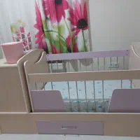 تخت نوزاد و قابل تبدیل به نوجوان