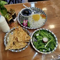 صندوقدار خانم و پیک موتوری آقا
