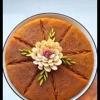 غذای خانگی حلوا شعله زرد تازه و خوشمزه