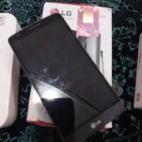 تعدادی گوشی با جعبه وتبلت