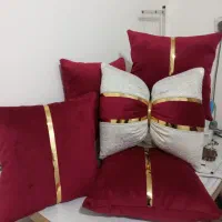 کوسن زرشکی طلایی