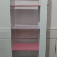 تخت ی نفره و کتابخانه