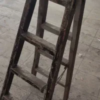 نردبان چوبی چهارتایی