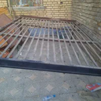 تخت آهنی
