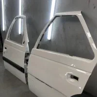 درب سفید بدون رنگ و نقطه