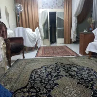 دربست حیاط دار۱۳۰متری پارکینگ نزدیک خیابان