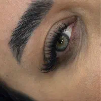 خدمات مژه کاشت و اکستنشن