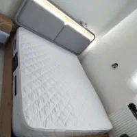 تخت خواب دو نفره چراغ دار ،به همراه تشک و کشو