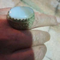 انگشتر و سکه نقره قدیمی و تعدادی مهره قدیمی