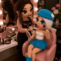 عروسک ژورنالی با موهای یخی و لباس آبی