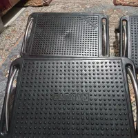 زیر پایی میز اداری