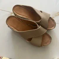 فروش صندل چرم طبیعی زنانه ی دست دوز