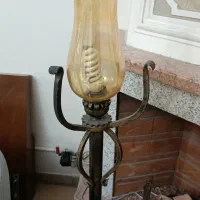 آباژور ایستاده