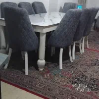 یک عدد میز ناهار خوری ۸ نفره
