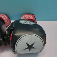 دستکش بوکس و کیسه بوکس