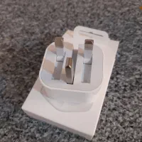 اداپتور ۲۰ وات اصل اپل در حد نو کم کارکرد