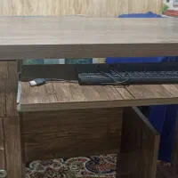 میز کامپیوتر در حد نو