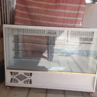 یخچال و دو عدد تابلو فروشی
