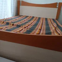 فروش تخت خواب دو نفره کاملا سالم همراه با تشک طبی