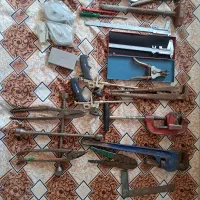 مقداری ابزار قدیمی کاملا سالم بفروش می‌رسد